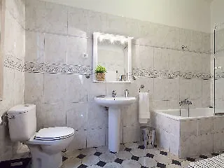 Отель Around Exclusive 4*
